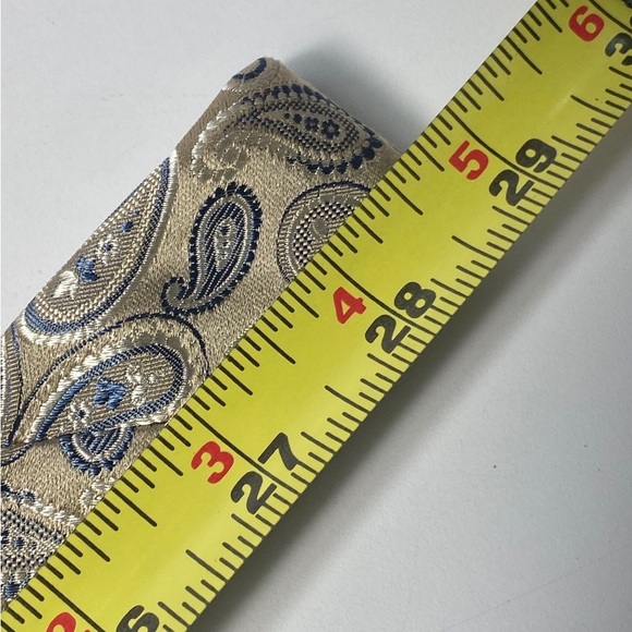 Stunning Boss Hugo Boss Tie Classic Paisley 57” L Silk Made in Italy Textured - Picture 9 of 9